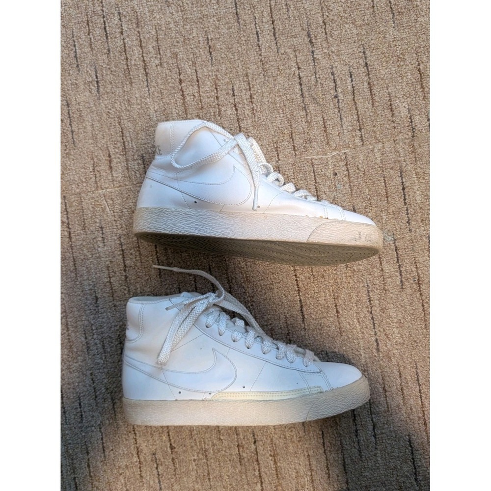 Nike Zoom SB Blazer Mid Triple White Size 8.5